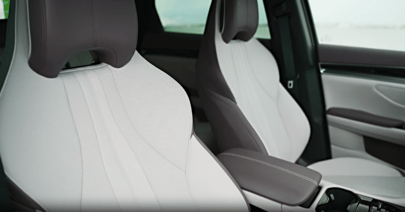 BYD Song Plus steering wheel and display