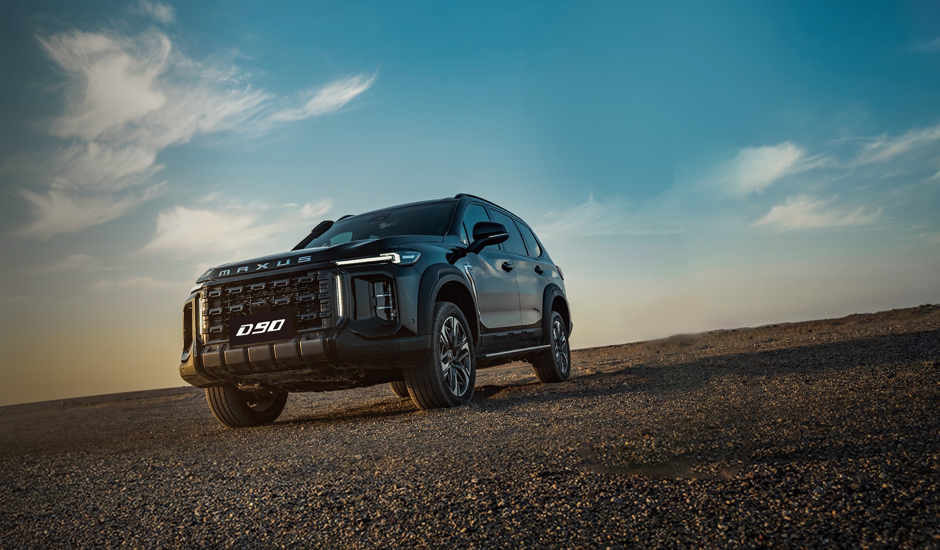 D90 front three-quarter teal desert