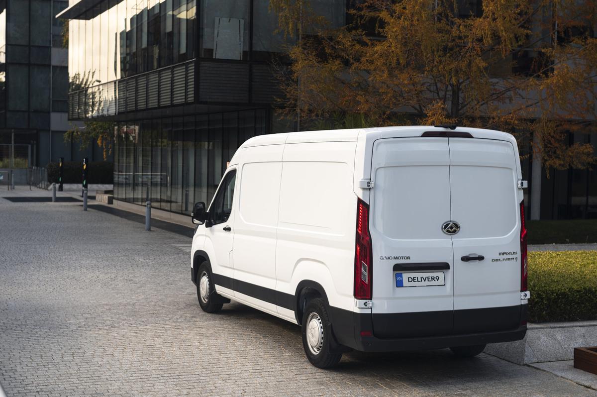 Deliver 9 rear three-quarter white building