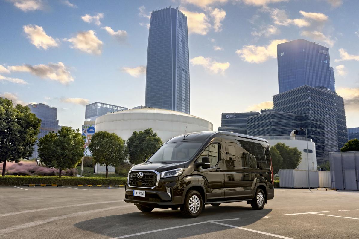 Deliver 9 front three-quarter black city