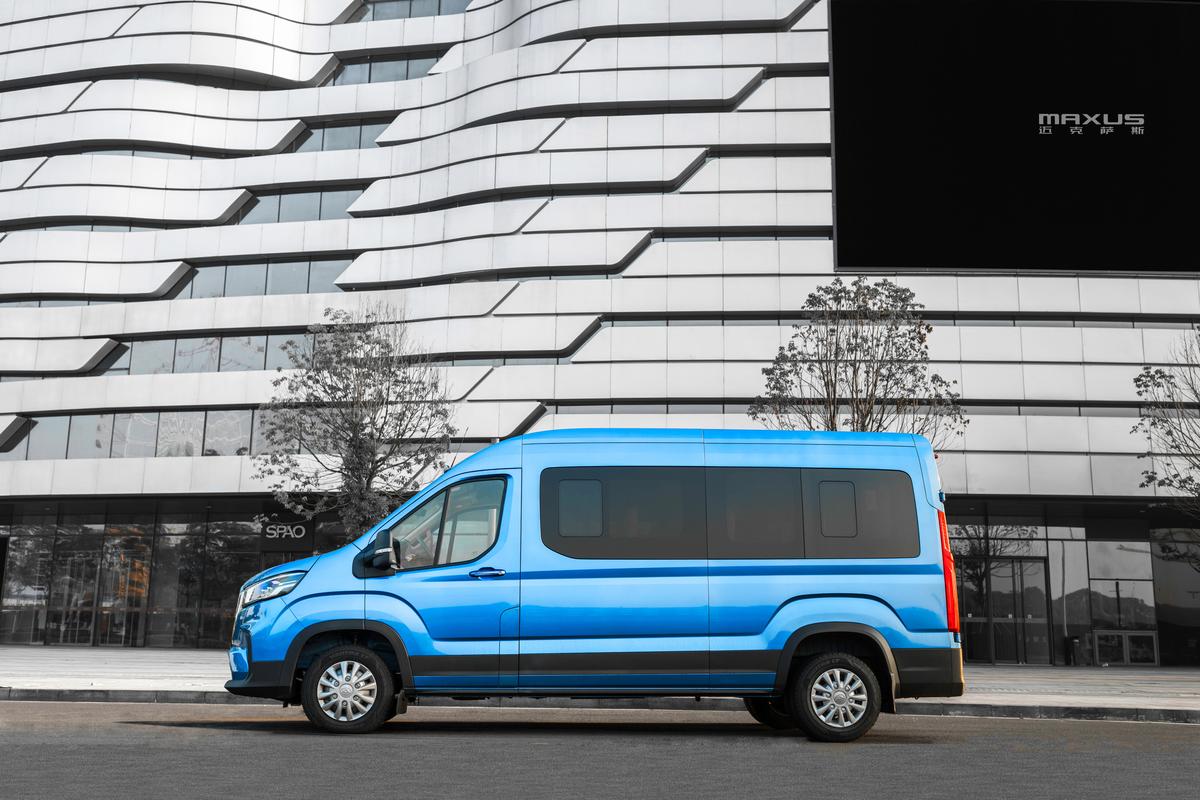 Deliver 9 side profile blue minibus