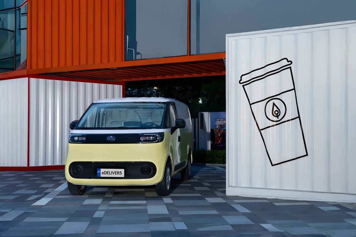 eDeliver 5 front view yellow cafe