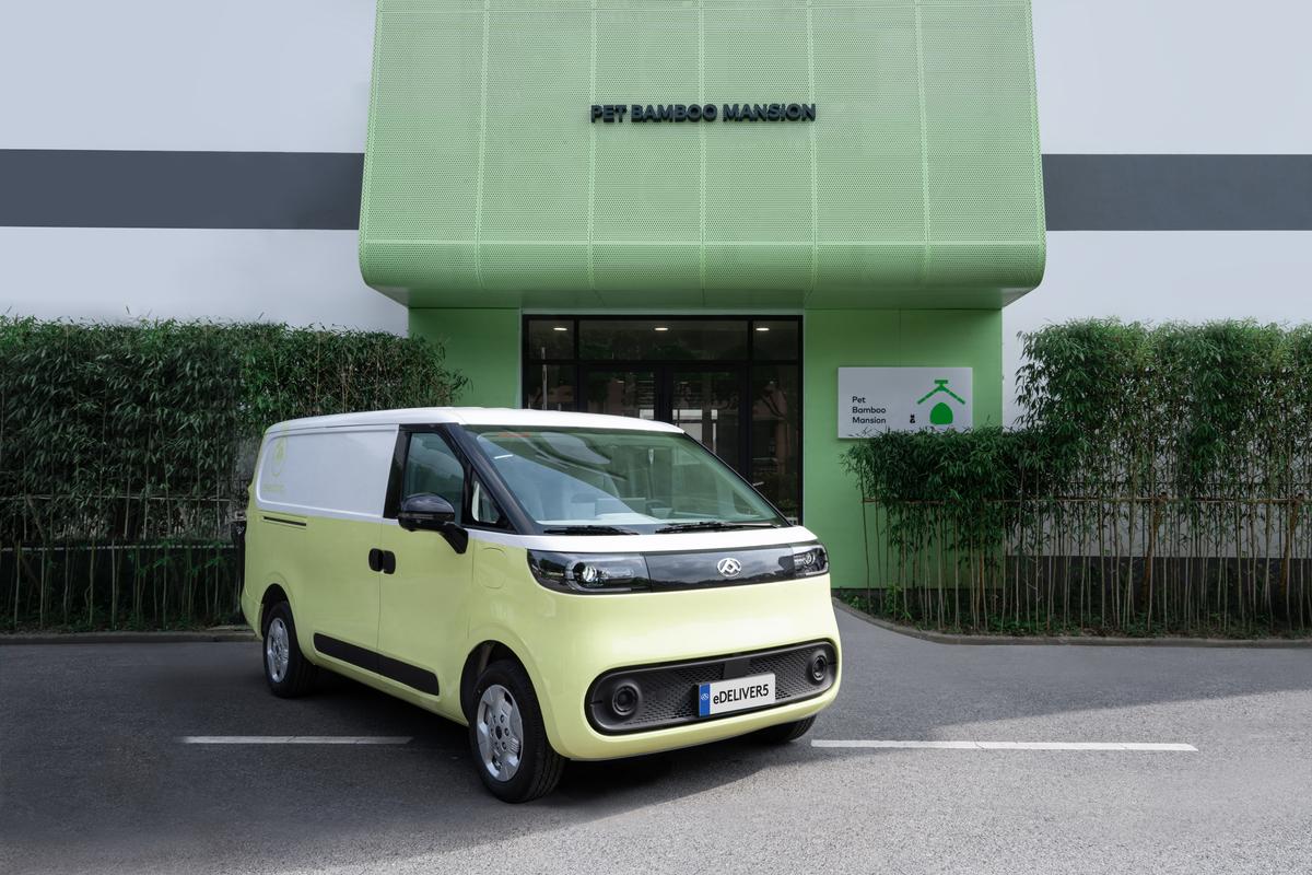 eDeliver 5 front three-quarter yellow storefront