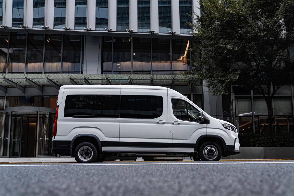 eDeliver 9 side profile white city