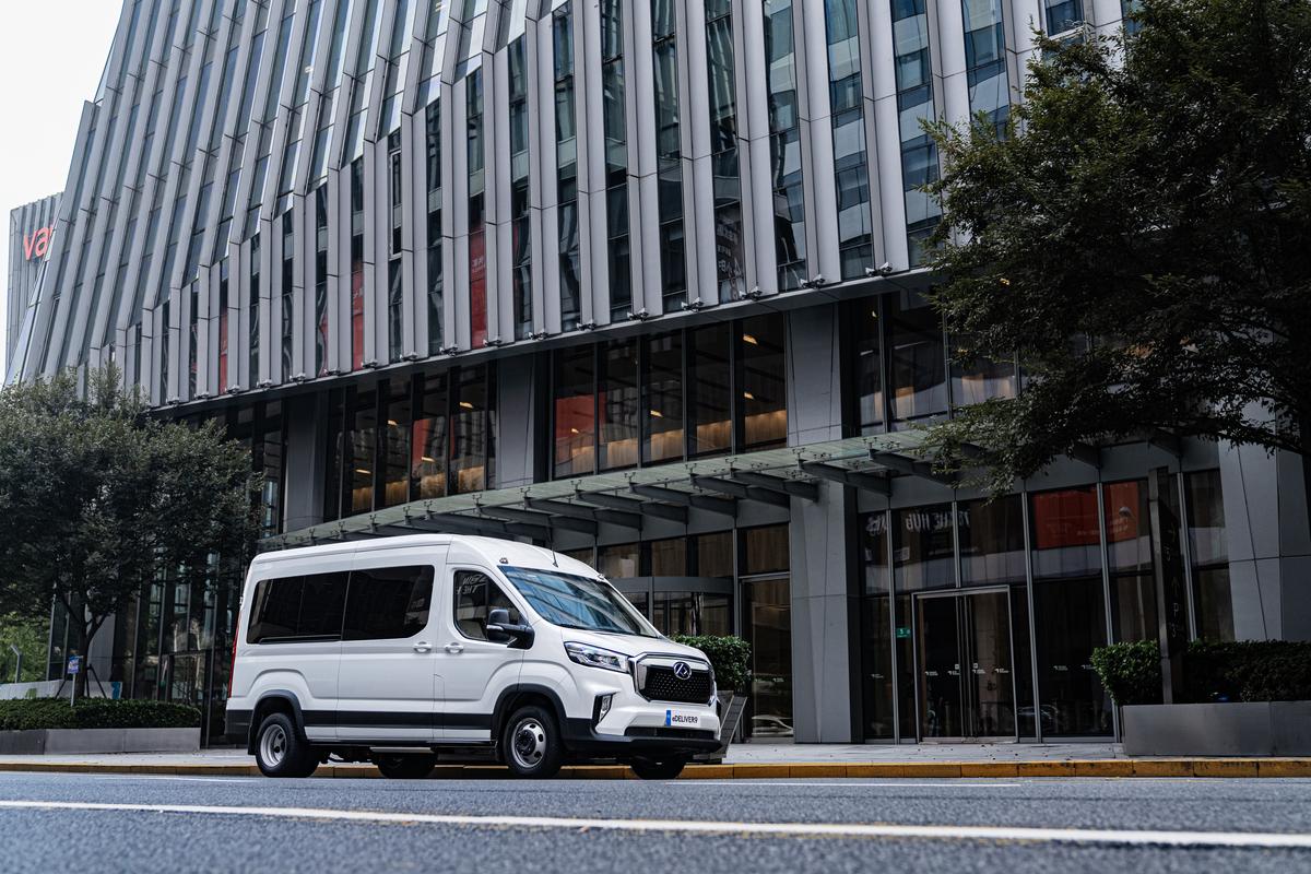 eDeliver 9 front three-quarter city building