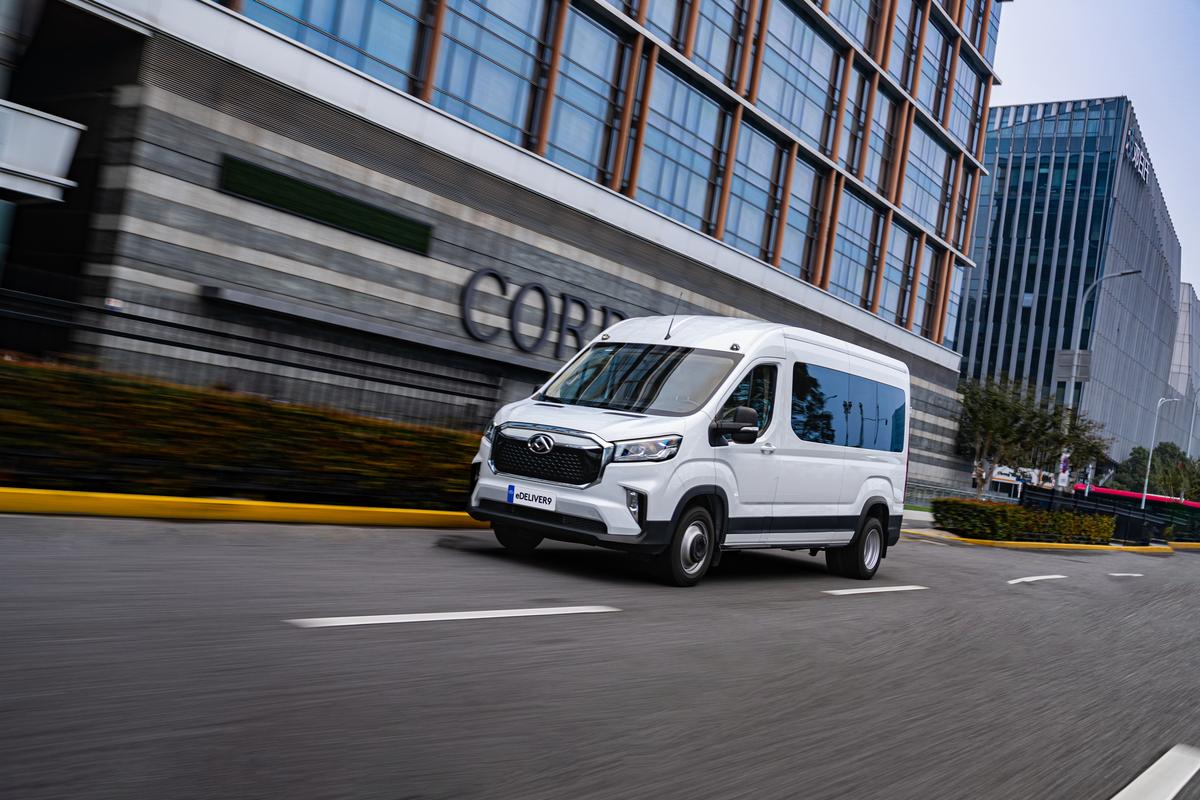 eDeliver 9 front three-quarter motion blur