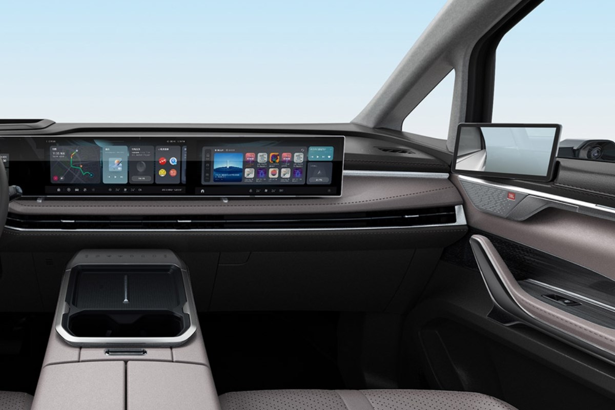 MIFA 7 dashboard wide infotainment