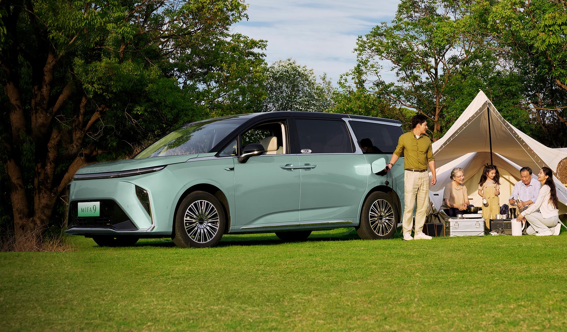 MIFA 9 side profile green camping