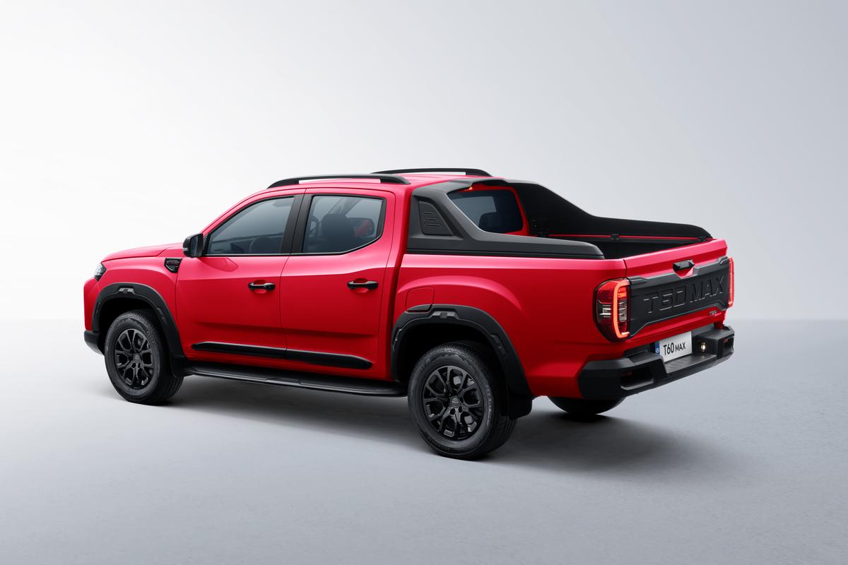 T60 MAX rear three-quarter right