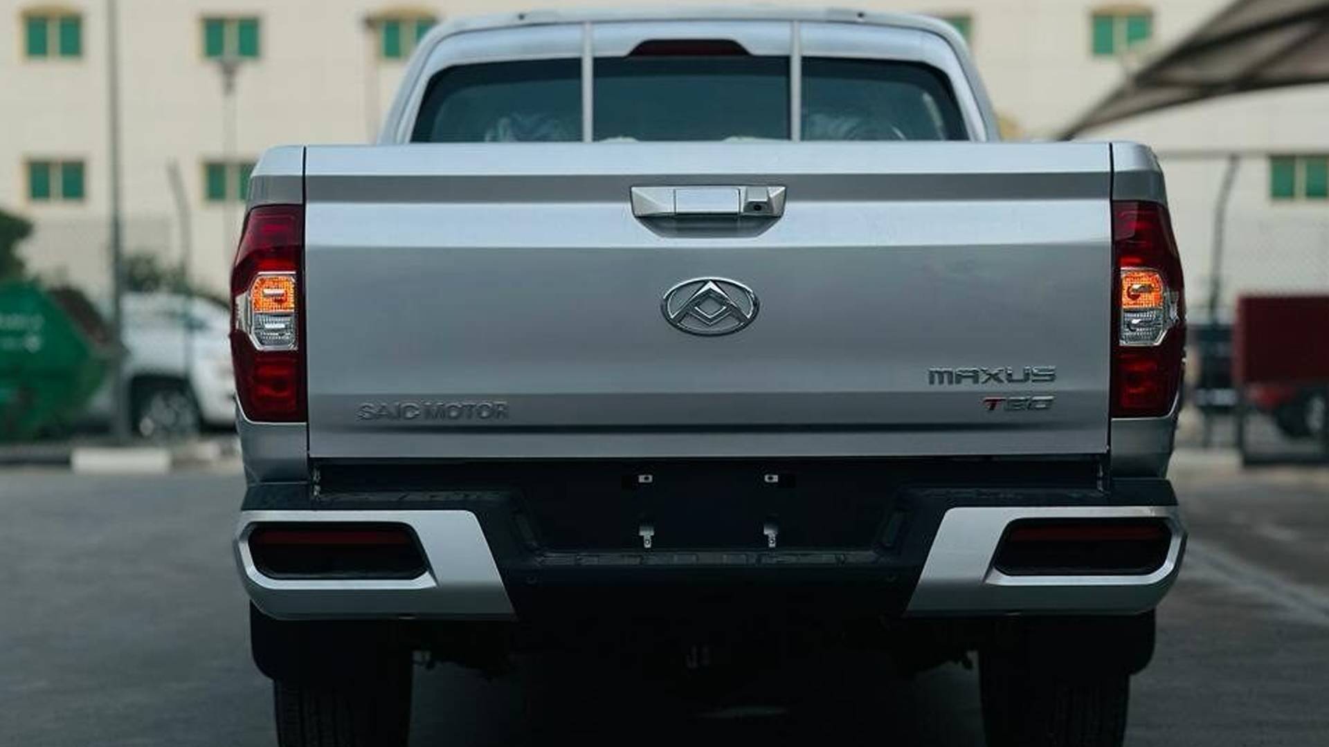 T60 rear view silver