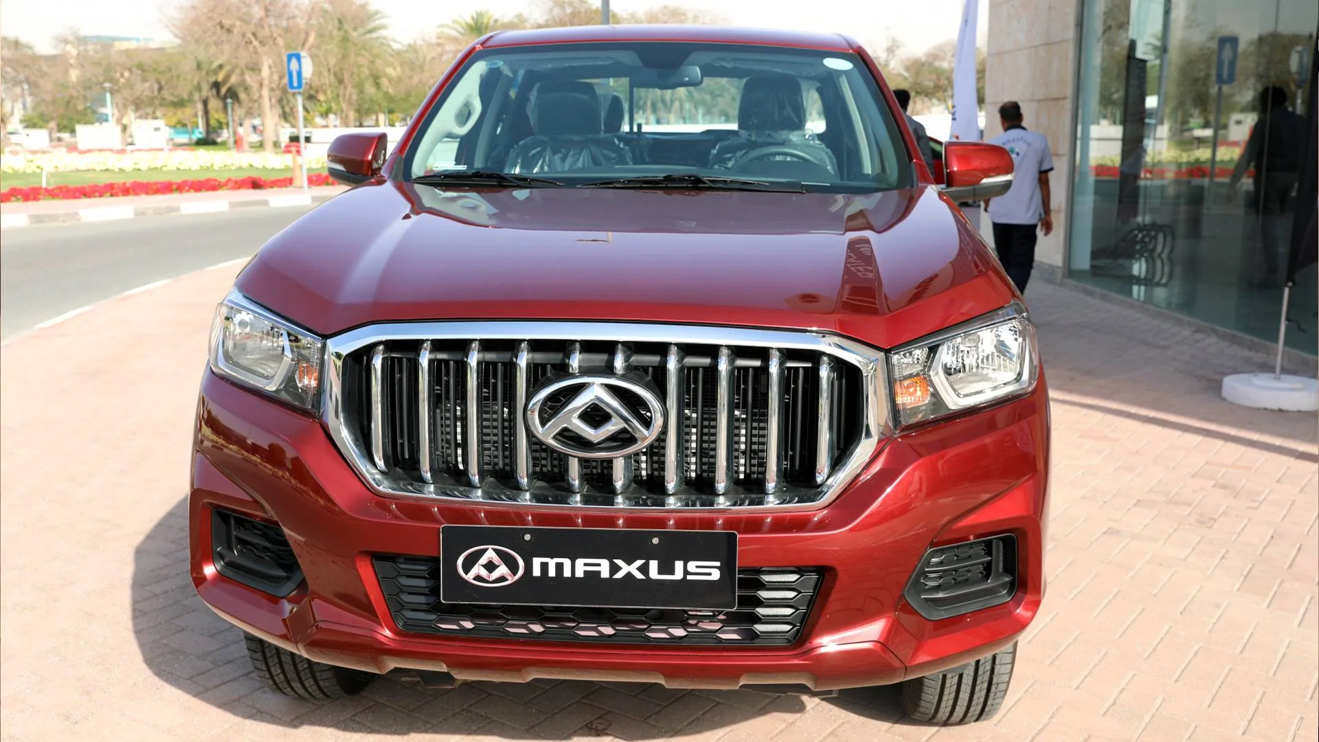 T60 front view red
