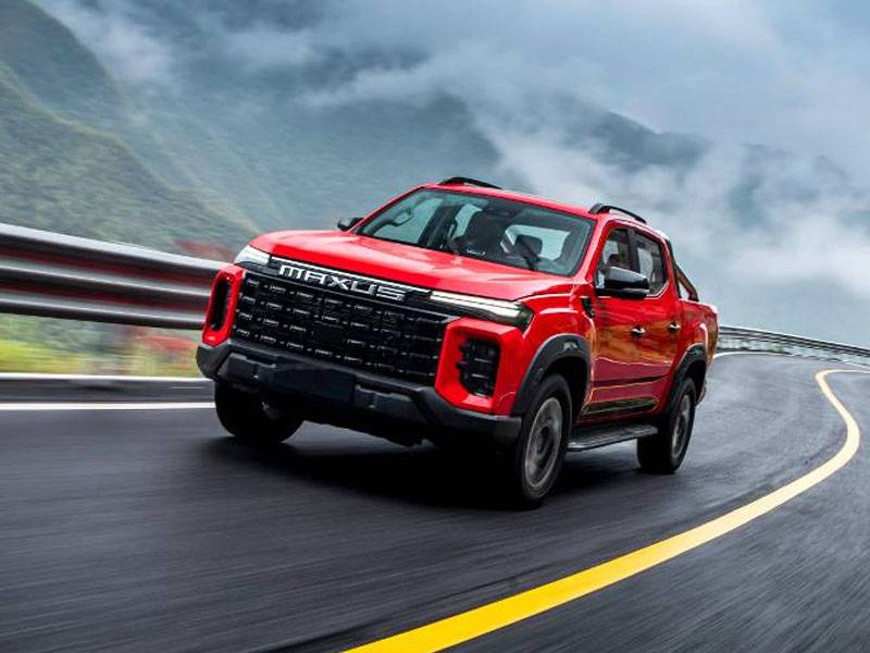 T90 front three-quarter action shot